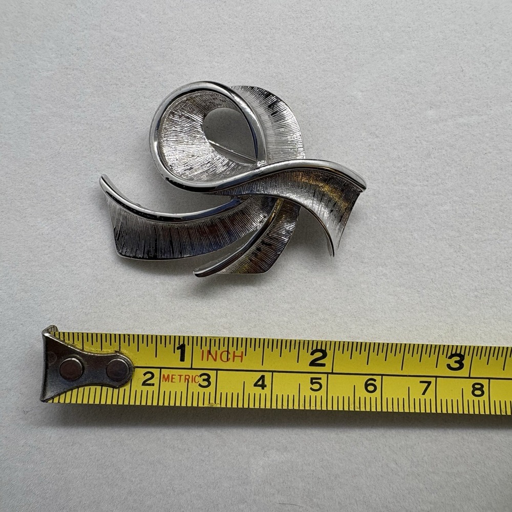 Vintage Silver Tone Loop Ribbon Brooch Pin Textured - Picture 4 of 5